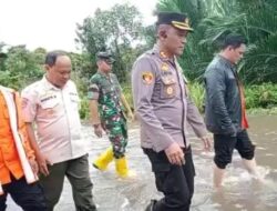 Cek Lokasi Banjir, Kapolres Bangka Barat Imbau Masyarakat Agar Berhati-hati