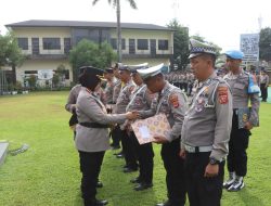 Kapolresta Cirebon Pimpin Apel Jam Pimpinan dan Pemberian Penghargaan Kepada Personil Berprestasi