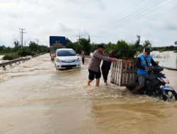 Polres Lampung Tengah Sigap Bantu Warga Terdampak Banjir di Sejumlah Titik Lokasi, Akibat Meluapnya Sungai