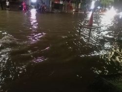 Pusat Perbelanjaan di Kota Cirebon Bak Lautan Akibat Banjir