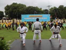 Personel Dalmas Polresta Cirebon Latihan Bela Diri Karate untuk Tingkatkan Kemampuan