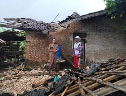 Diguyur Hujan Deras Satu Rumah Di Kecamatan Sidomulyo Roboh