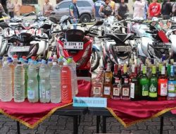 Berantas Pekat Jelang Ramadan, Polrestabes Semarang Paparkan Hasil Ratusan Botol Miras dan Narkoba 