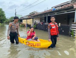 Banjir di Bandar Lampung, Polda Lampung Terus Bantu Warga dan Jaga Keamanan