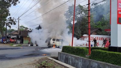 Kebakaran di SPBU Magelang : Mobil Berisi Jerigen Pertalite Hangus