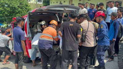 Polresta Magelang Lakukan Evakuasi Korban Longsor Kolam