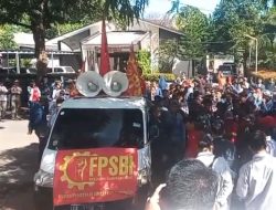 Tuntut Gaji Dibayarkan, Ratusan Buruh Gelar Aksi Didepan Kantor Disnakertrans Lamsel