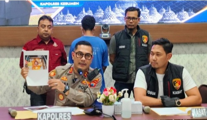 Kapolres Kebumen AKBP Eka Baasith Syamsuri saat rilis pengungkapan kasus pembuangan bayi hasil hubungan gelap (Ist)