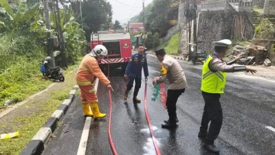Kecelakaan Akibat Tumpahan Solar di Gombel Lama, 3 Korban Dilarikan ke Rumah Sakit
