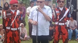 Toto Dirgantoro berikan sambutan dalam acara Temu Kangen dan Nguri-uri Budaya Banyumas di Lapangan Bobosan, Kecamatan Purwokerto Utara, Banyumas, Kamis (1/5/2025)
