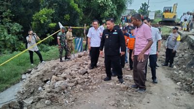 Plengsengan Jalan Ambles di Jintel, Bupati Nganjuk Minta Cepat Diperbaiki