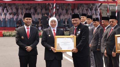 Bupati Nganjuk Kang Marhaen Terima Penghargaan JDIH Terbaik IV se-Jatim Tahun 2025 dari Gubernur Jatim