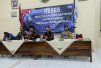 Anggota DPRD Banyumas dari Partai Demokrat, Abdullah Arif Budiman mendengarkan keluhan warga Desa PegalonganKecamatanPatikraja, Kecamatan Patikraja, Banyumas 
