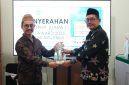 Miftachul Azis saat menerima penghargaan PAI Award Jawa Tengah 
