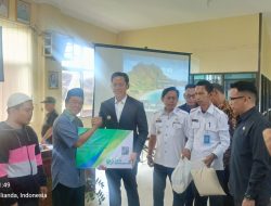 Penyerahan Kartu BPJS dan Santunan Kematian di kecamatan Kalianda 