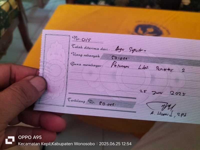 Kwitansi pelunasan LKS atas nama AP