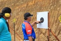 Anggota Polres Wonosobo menggelar latihan menembak di Lapangan Sawangan (Ist)