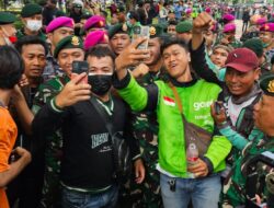 Redam Aksi Massa Prajurit TNI Laksanakan Aksi Humanis