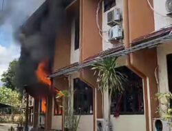 Aksi Demonstrasi, Massa Bakar Gedung DPRD Kabupaten Cirebon