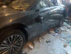 Akibat Perkataan”Tolol”Anggota DPR RI, Masa Yang Geram Hancurkan Rumahnya