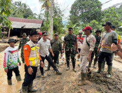 Bupati Lampung Barat Bersama Dandim 0422 dan Kapolres Tinjau Lokasi Banjir serta Tanah Longsor di Suoh