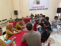 Masyarakat Datangi Kantor Inspektorat, Pertanyakan Terkait Dugaan Korupsi Kades Hara Banjarmanis