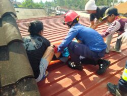 Warga Nguwet Temanggung Tewas Tersengat Listrik Saat Rapikan Genteng