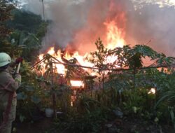 Kebakaran Hanguskan Rumah Warga Muneng, Damkar Candiroto Kerahkan Enam Armada