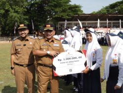 Kang Marhaen – Mas Handy Penuhi Stadion! 10.258 Murid Berprestasi Terima Beasiswa, Nganjuk Bergejolak Semangat Pendidikan