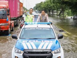 Kapolda Jateng Tinjau Banjir di Genuk Semarang, Pastikan Pelayanan Terbaik untuk Warga