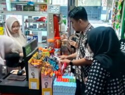 Ditemukan Materai Palsu, Kepala Kantor Pos Temanggung Lakukan Sidak ke Warung Kelontong