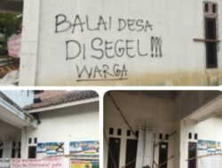 Warga Segel Kantor Desa Sinar Palembang