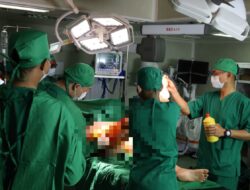 TNI AL KRI RJW-992 Laksanakan Pelayanan Kesehatan Bagi Korban Bencana Alam di Sibolga