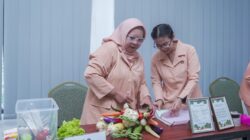 Unik! Rayakan HUT ke-26 Dharma Wanita Unsoed Sulap Sayuran Jadi Buket Estetik