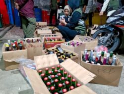 Satpol PP Kebumen Sikat Ratusan Botol Miras, Ada yang Jualan Live di Medsos