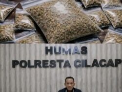 Dua Pelajar Diamankan Polisi di Depan Minimarket Cilacap