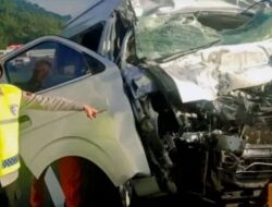 Kecelakaan Hiace vs Truck Crane di Tol Semarang, Kepsek SMA Fons Vitae 2 Jakarta Meninggal