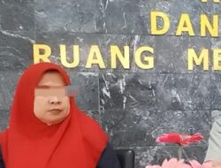 Oknum Humas PN Kalianda Yang Diduga Menghalangi Tugas Jurnalis, Didalam Persidangan Terbuka Untuk Umum