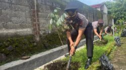 Unik! 121 Personel Polresta Banyumas Naik Pangkat dengan Tanam Pohon