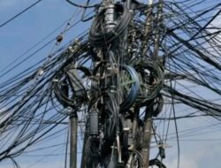 Pemkab Banyumas Ancam Cabut Kabel Internet Semrawut