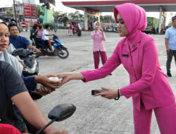 Dipintu Masuk Pelabuhan Bakauheni, Jadi Tempat Bagi Takjil Oleh Bhayangkari Cabang Lamsel
