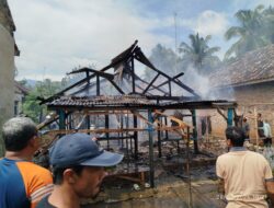 Jago Merah Mengamuk Satu Rumah Warga Di Lalap: Kisaran Kerugian Capai 70 juta Lebih