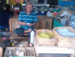 Mbah Ibang, 47 Tahun Setia Menjaga Aroma Klembak Menyan di Pasar Kutoarjo