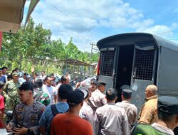 Takbiran Berujung Ricuh, Warga Bateh Kepung Balai Desa Tuntut Keadilan