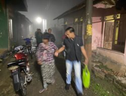 Polisi Banjarnegara Bantu Lansia Tersesat, Diantar hingga Pulang ke Cilacap