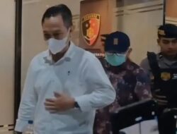 Jumat Malam yang Mengguncang, Bupati Cilacap Syamsul Aulia Rachman Digelandang ke KPK