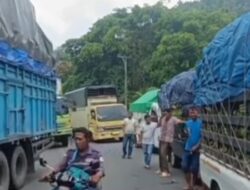 Niat Ingin Sampai Tujuan Tepat Waktu Namun’ Lumpuh, Ribuan Truk Sembako Tertahan Hingga 24 Jam Lebih 