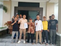 Warga Purwasaba Geruduk Inspektorat, Tagih Hasil Audit Seleksi Perangkat Desa yang Mandek