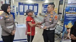 SAMBUT HARI BHAYANGKARA KE-80, SATLANTAS POLRESTA BANDAR LAMPUNG GRATISKAN SIM D UNTUK 10 PENYANDANG DISABILITAS