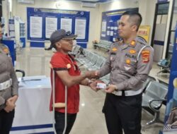 SAMBUT HARI BHAYANGKARA KE-80, SATLANTAS POLRESTA BANDAR LAMPUNG GRATISKAN SIM D UNTUK 10 PENYANDANG DISABILITAS